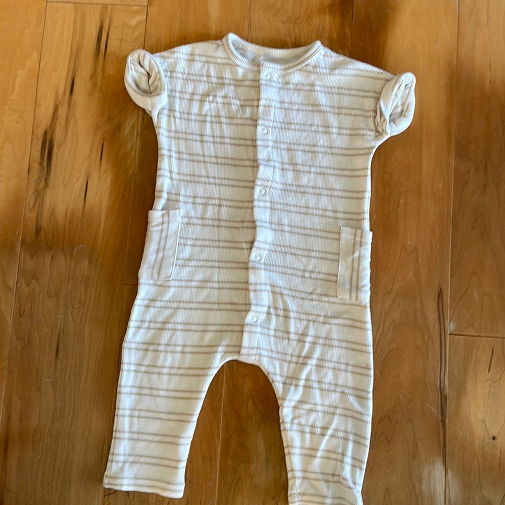 Boys onesie with cute pockets